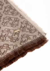 Veľká hnedá dámska šatka s monogramom SZADT-0130A-82(Z25), detail produktu, pohľad na bielom pozadí.