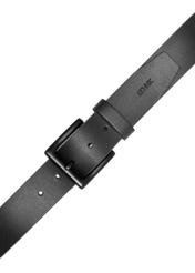 Čierny pánsky kožený opasok PASMS-0270-99(Z25), pohľad na zapínaciu pracku produktu na bielom pozadí.