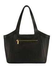 Veľká dámska kožená kabelka TORES-1205-9I(W26) - pohľad na produkt zozadu, na bielom podklade.