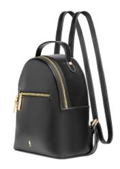 Malý čierny dámsky batoh TOREC-1128-99(W26), diagonálny pohľad na produkt na bielom pozadí.