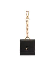 Čierna kožená kľúčenka v tvare tašky BRELOK-0221-99(Z25), pohľad na produkt spredu na bielom pozadí.