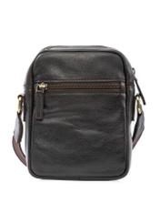 Ciemnobrązowa skórzana saszetka męska TORMS-0501-1I(W26) - widok produktu z tyłu, na białym tle.