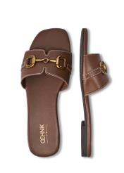 Dámske kožené žabky v ťavej farbe BUTYD-1273-1D(W26), pohľad zhora na produkt na bielom pozadí.