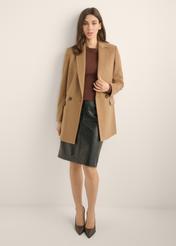 Wełniany płaszcz damski w kolorze camelu PLADT-0071-1K(Z26)