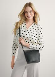 Čierna kožená kabelka cez rameno TORES-1280-99(W26), pohľad na produkt na siluete modelky, na svetlom pozadí.