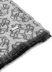 Veľká sivá dámska šatka s monogramom SZADT-0130A-91(Z25), detailný záber na produkt, pohľad na bielom pozadí.