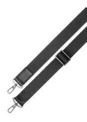Čierna pánska kožená aktovka TORMS-0536-9I(Z26), pohľad na produkt s popruhom na bielom pozadí.