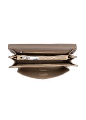 Malá dámska kabelka s elegantným zapínaním v chladnej béžovej farbe TOREC-1322-1K(Z26) - pohľad na produkt zhora, na bielom pozadí.