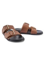 Dámske žabky z ťavej kože BUTYD-1161-1D(W26), diagonálny pohľad na produkt na bielom pozadí.