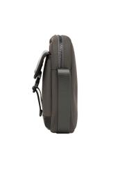Pánska mestská crossbody kabelka TORMN-0437-8B(Z26), bočný pohľad na produkt na bielom pozadí.