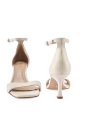 Dámske krémové sandále na vysokom podpätku BUTYD-1229-0B(W26), pohľad na produkt spredu a zozadu na bielom pozadí.
