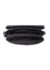 Čierna klasická dámska kabelka TOREC-1124-99(W26), pohľad na produkt vo vnútri na bielom pozadí.