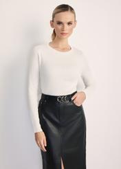 Dámske rebrované tričko s dlhým rukávom LSLDT-0028-12(Z24), produkt viditeľný spredu na modelke, viditeľná polovica siluety.