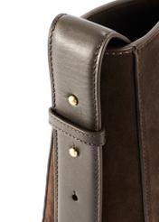 Dámska kožená kabelka hnedej farby TORES-1251-1I(W26) - detailný záber, na bielom pozadí.