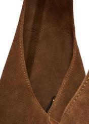 Shopper-Tasche aus cognacfarbenem Wildleder TORES-1403-1F(Z26) - Detailaufnahme auf weißem Hintergrund.