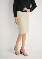 Béžové dámske kožené sandále BUTYD-1178-1B(W26), pohľad spredu na produkt na nohách modelky.