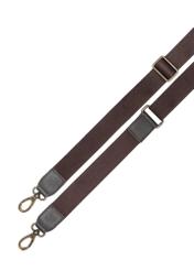 Pánska kožená taška na notebook hnedej farby TORMS-0522-1H(Z26), pohľad na popruh produktu na bielom pozadí.