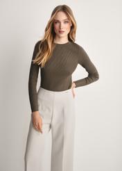 Dámske rebrované tričko s dlhým rukávom LSLDT-0028-51(Z25), produkt viditeľný spredu na modelke, viditeľná polovica siluety.