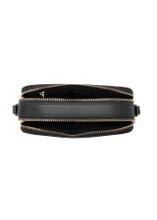 Čierna malá dámska kabelka TOREC-1172-99(W26), pohľad na produkt vo vnútri na bielom pozadí.