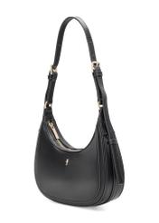 Čierna malá hobo taška TOREC-1136-99(W26), diagonálny pohľad na produkt na bielom pozadí.