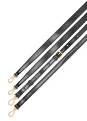 Čierna dámska taška cez rameno TOREC-1167-9F(W26), pohľad na produkt s popruhmi na bielom pozadí.