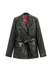 Dámska čierna kožená bunda s opaskom KURDS-0545-99(W26), pohľad na produkt spredu na bielom pozadí.