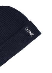 Pánska zimná čiapka v tmavomodrej farbe CZAMT-0081-7E(Z26), detail produktu na bielom pozadí.