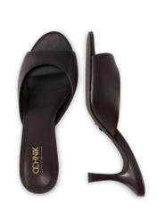 Dámske tmavohnedé kožené šľapky BUTYD-1272-1I(W26), pohľad na produkt zhora na bielom pozadí.