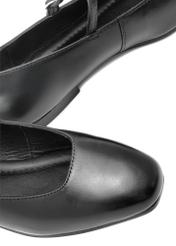 Dámske čierne kožené balerínky BUTYD-1205-99(Z25), detailný pohľad na produkt na bielom podklade.