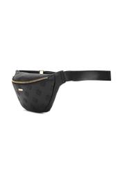 Čierna dámska ľadvinka s monogramom TOREC-1158-9P(W26), diagonálny pohľad na produkt na bielom pozadí.