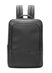 Pánsky čierny kožený batoh PLCMS-0024-99(W26) - pohľad spredu na produkt, na bielom pozadí.