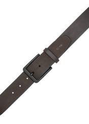 Pánsky opasok z hnedej semiše PASMS-0281-1I(W26) - pohľad na produkt zhora, na bielom pozadí.