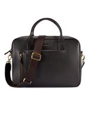 Hnedá pánska kožená taška TORMS-0504-1I(W26), pohľad spredu na bielom pozadí.