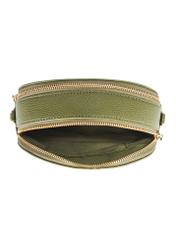 Malá dámska khaki kabelka TOREC-0036E-55(Z25), pohľad na stred produktu na bielom pozadí.