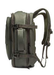 Veľký khaki cestovný batoh PLCMN-0018-8D(Z26) - bočný pohľad na produkt, na bielom pozadí.