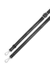 Čierna stredne veľká dámska kabelka TOREC-1121-9I(W26), pohľad na produkt s popruhom na bielom pozadí.