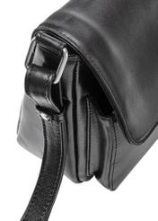 Dámska kožená kabelka s prackou TORES-1160-99(Z25), detail produktu na bielom pozadí.