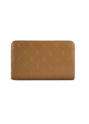 Béžová dámska peňaženka s monogramom POREC-0348A-81(Z25), pohľad zozadu na produkt na bielom pozadí.