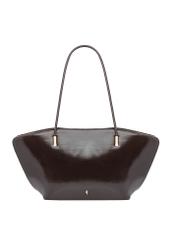 Hnedá dámska kabelka cez rameno TOREC-1237-1I(W26), pohľad spredu na bielom pozadí.