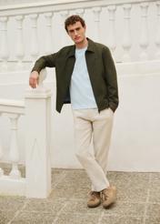 Pánska prechodná bunda v khaki farbe KURMT-0415-8D(W26)