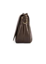 Dámska hnedá kožená taška cez rameno TORES-1253-1I(W26), bočný pohľad na produkt na bielom pozadí.