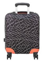 Obal na malý kufor s monogramom AW-013-0001-98-S(W25), pohľad na produkt na kufri na bielom pozadí.