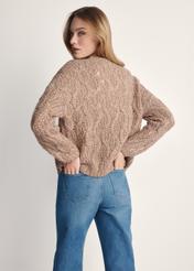 Dámsky kardigan v ťavej farbe KARDT-0054-24(Z25) - pohľad na produkt zozadu na bielom pozadí. Viditeľná polovica siluety.