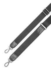 Čierna kožená pánska cestovná taška TORMS-0500-99(W26) - detailný záber, na bielom pozadí.