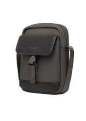 Pánska mestská crossbody kabelka TORMN-0437-8B(Z26), diagonálny pohľad na produkt na bielom pozadí.