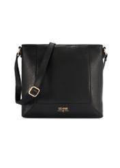 Čierna kožená dámska kabelka TORES-1265-9I(W26) - pohľad spredu na produkt, na bielom pozadí.