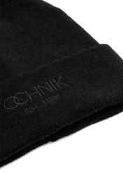 Čierna pánska zimná čiapka s logom OCHNIK CZAMT-0064A-99(Z25), detail produktu, pohľad na bielom pozadí.