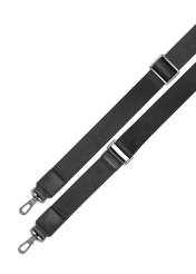 Čierna kožená pánska taška na notebook TORMS-0506-99(W26) - pohľad zhora na popruhy, na bielom pozadí.