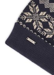 Pánska bavlnená čiapka v námorníckej modrej farbe CZAMT-0090-69(Z25), detail produktu, pohľad na bielom pozadí.