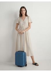 Príručný kufor na kolieskach WALAB-0040-7H-16(W26), pohľad na produkt diagonálne vedľa modelu, viditeľná je celá silueta.